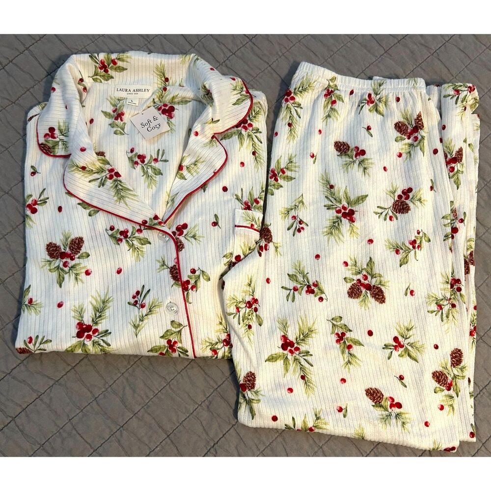 NEW! Laura Ashley Holiday Pajama Set NWT Sz Medium/Large festive holly pinecone